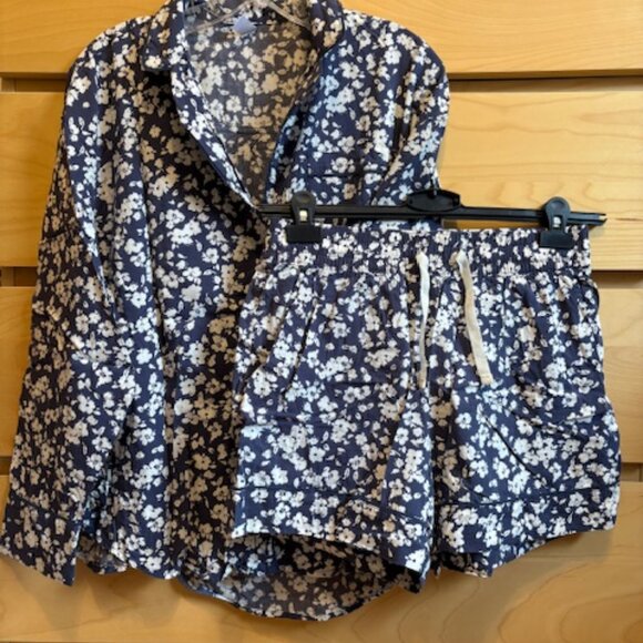 GAP BLUE & WHITE FLOWER PAJAMA SHORTS, SIZE: SMALL, GREAT CONDITION - Picture 4 of 4